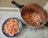 Foto del paso 1 de la receta: Chocos y langostinos en salsa para guardar en congelador