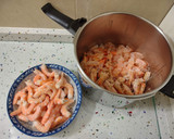 Foto del paso 1 de la receta: Chocos y langostinos en salsa para guardar en congelador