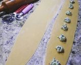 Foto del paso 3 de la receta: Ravioli rellenos de queso y espinacas en salsa de tomate