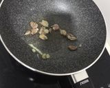 รูปขั้นตอนการทำที่ 3 ของ มาม่าผัดไก่