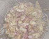 A picture of step 4 of Onion Pakoda Gravy.