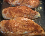 Foto del paso 4 de la receta: Pechugas de pollo jugosas, al horno