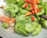 Foto langkah ke 3 dari resep Tumis udang pare.