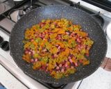 Foto del passaggio 5 della ricetta Gnocchi neri con fiori di zucca cotto noci e stracchino
