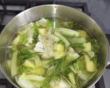 Une image de l'étape 2 de Soupe de fanes de chou-fleur.