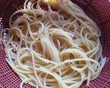 Foto langkah ke 4 dari resep Spaghetti Aglio e-Olio with Shrimp Ball Sauce.