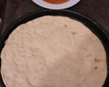 Foto del paso 5 de la receta: Pizza casera con salsa de tomate y jamón!!😜