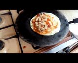 A picture of step 2 of Paratha pizza.