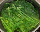 Hình bước làm 2 của món Cải Bó Xôi Trộn Dầu Mè Hàn Quốc