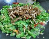 Foto langkah ke 7 dari resep Tumis pare mantaps.