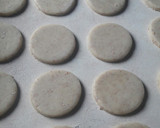 Foto del paso 3 de la receta: Alfajorcitos de Maizena y harina integral, sin manteca😄💜😄