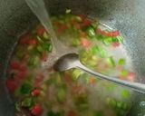 A picture of step 3 of Knorr Spicy and Tangy Soup Instant Noodles.