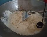 Foto langkah ke 5 dari resep Nasi Goreng Panggang Teri Medan.