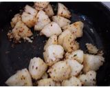 A picture of step 3 of Masala Idli.