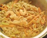 Foto del paso 10 de la receta: Chop suey de ternera y langostinos con noodles de arroz