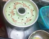 Foto langkah ke 4 dari resep Bolu pandan coklat.