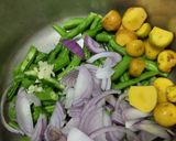 Foto del paso 3 de la receta: Salteado🧅de habichuelas🥘y arvejas🫛🧄🍠