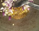 फ्राई बैंगन आलू सब्जी (Fry baingan aloo sabzi recipe in Hindi) रेसिपी चरण 2 फोटो
