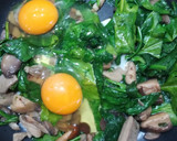 Foto del paso 3 de la receta: Revuelto de setas y espinacas