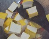 Foto langkah ke 1 dari resep Tumis Tahu Daun Saga.