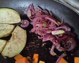 Foto del paso 2 de la receta: Sanduchitos🍆🧅🍅 de calabaza🎃🥙🧀