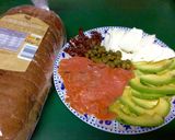 Foto del paso 1 de la receta Tostas de mozzarella, aguacate, salmón y tomate deshidratado