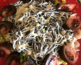 Foto del paso 8 de la receta: Ensalada de gulas con gambas al ajillo