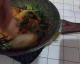 Foto langkah ke 5 dari resep Resep Pepes ayam daun kemangi (empuk,pedas, gurih).