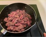 Hình bước làm 1 của món Canh bò hầm dưa chua
