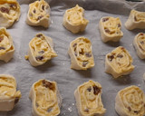 Foto del paso 6 de la receta: Caracolas de crema y pasas