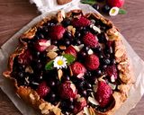 Une image de l'étape 5 de Tarte fraises & myrtilles !.