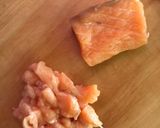 Foto langkah ke 2 dari resep MPASI nasi tim ikan salmon 9M.