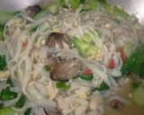 Foto langkah ke 2 dari resep Kwetiau ayam jamur.