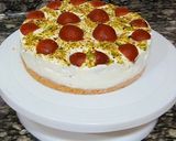 A picture of step 4 of Gulab jamun cheese cake.