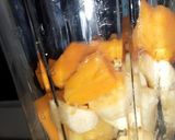 A picture of step 4 of Mango/Banana Smoothie#Jikonichallenge.