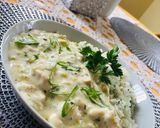 Tejszínes-póréhagymás-füstölt sajtos csirkeragu recept fázis 6 fotója