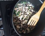 Foto del paso 2 de la receta: Pollo al verdeo con champingones