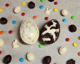 Foto del paso 15 de la receta: 🪺🐰Huevos de Pascua fáciles: oreo y marmolado 🐰🪺 A prueba de fallas