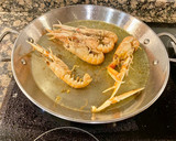 Foto del paso 4 de la receta: Arroz con marisco y manzanilla