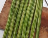 Foto langkah ke 1 dari resep Sayur asem klentang (buah daun kelor).