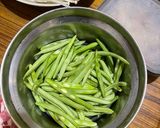 Hình bước làm 1 của món Đậu ve xào thịt ba chỉ 🥩