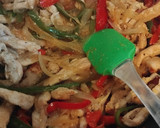 Foto del paso 12 de la receta: 🍜 Tallarines (noodles) con pollo 🐔 y salsa de miel 🍯 y mostaza