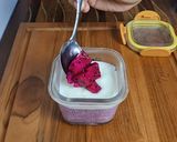 Foto langkah ke 4 dari resep Dragon fruit Chia Pudding.
