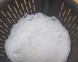Foto del paso 1 de la receta: Tallarines cristal con verduras