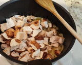 Foto del paso 3 de la receta: Carrilleras ibéricas en salsa de setas a la mostaza