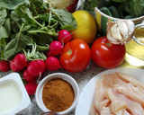 Foto del paso 1 de la receta: Gyros de pollo con repollo encurtido exprés servido en mesa