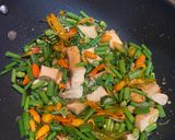 Foto langkah ke 3 dari resep Oseng bunga bawang.