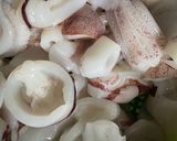 Foto langkah ke 1 dari resep Cumi Saus Tiram.