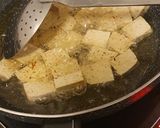 A picture of step 1 of Fried Tofu with Sweet Chilli Sauce and Roasted Cashewnuts (Vegan).