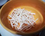 รูปขั้นตอนการทำที่ 2 ของ ยำถั่วงอกซูกินีแบบเย็น สไตล์จีน 凉拌豆芽黄果菜